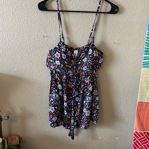Cold shoulder tie up tank top